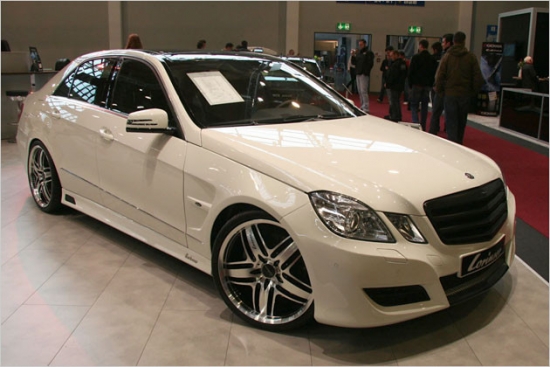 Lorinser prezentē Mercedes E klasi ar 5,5 litru 424 ZS jaudīgu motoru. 